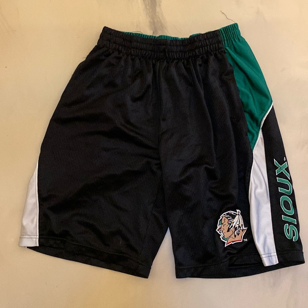 Fighting Sioux North Dakota shorts